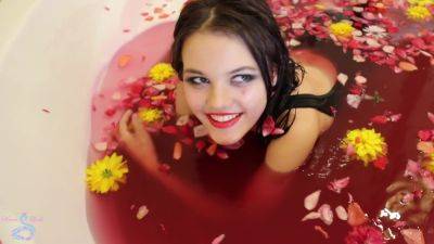 Anika Bath on vidfreenow.com