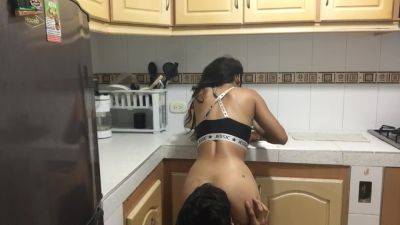 Im In The Kitchen Washing The Dishes My Boyfriend Arrives Very Hot His Penis Hits Me He Takes Of on vidfreenow.com