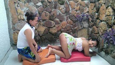 Las Clases De Yoga Estuvieron Muy Calientes - Brazil on vidfreenow.com