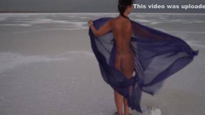 Erotic Dance On Salt Crust Of Salt Lake Elton on vidfreenow.com