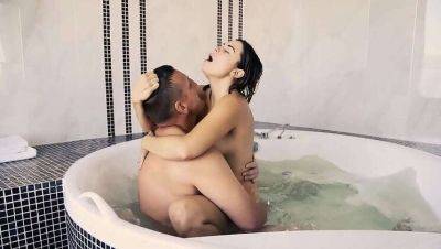 High-End Underwater Blowjob & Anal Sex Video: Alice & Mike's Intimate Encounter on vidfreenow.com