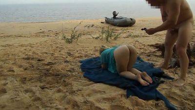 Milf allows to fuck her tight anal on the beach - Amateur Porn on vidfreenow.com