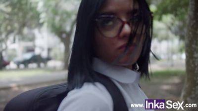 Big ass 18 year old schoolgirl gets caught by stranger - Colombia - Peru on vidfreenow.com