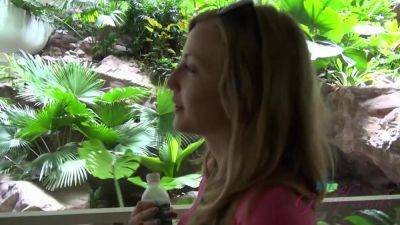 Virtual Vacation In Singapore With Karla Kush Part 1 - Usa - Singapore on vidfreenow.com