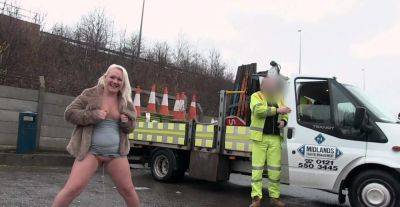 British amateur slut pees on the street and doesn't care - Britain on vidfreenow.com