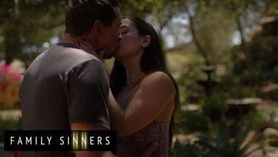 Abbie Maley's Family Vacation Turns Raunchy with Her Step Cousin - Family Sinners on vidfreenow.com