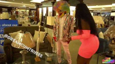 Sucking off my Sugar Daddy Clown at the College Mall on vidfreenow.com