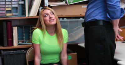 Shoplifter wants to fuck and swallow in order to be freed on vidfreenow.com