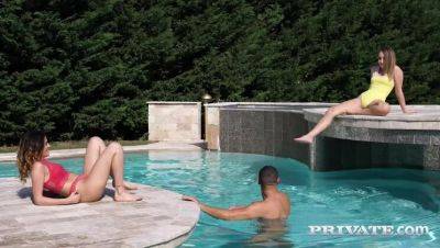 Poolside Threesome with Rimming on vidfreenow.com