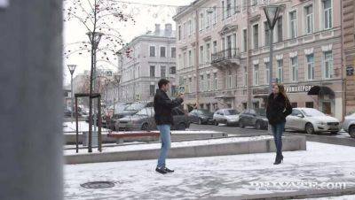 Melisa mounts a Hung Stranger - Russia on vidfreenow.com