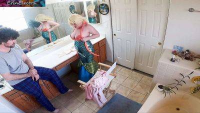 Stepmom Dressing Caught On Camera: Stepson Does More Than Help In The Bathroom on vidfreenow.com