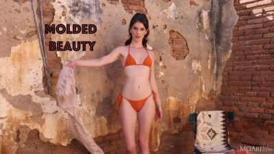 Molded Beauty - Bella Donna on vidfreenow.com